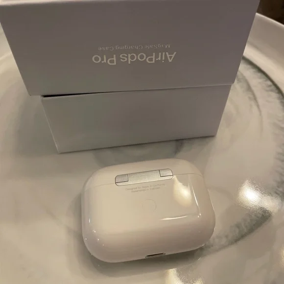 Apple AirPods Pro - 1st Generation
